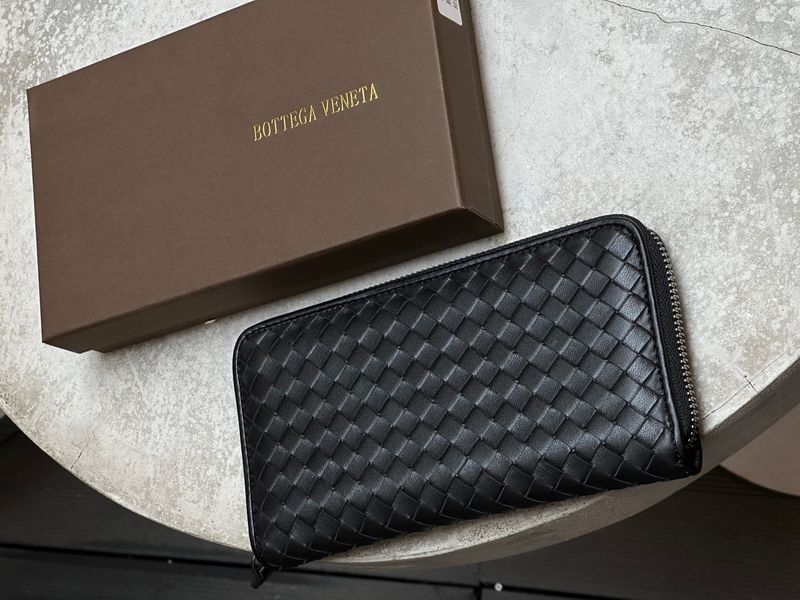 Гаманець Bottega Veneta Intrecciato Piccolo Zip із плетеної гладкої шкіри у чорному кольорі 8818404 фото
