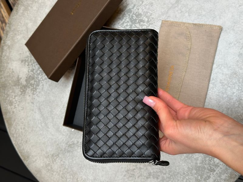Гаманець Bottega Veneta Intrecciato Piccolo Zip із плетеної гладкої шкіри у чорному кольорі 8818404 фото