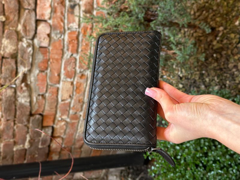 Гаманець Bottega Veneta Intrecciato Piccolo Zip із плетеної гладкої шкіри у чорному кольорі 8818404 фото