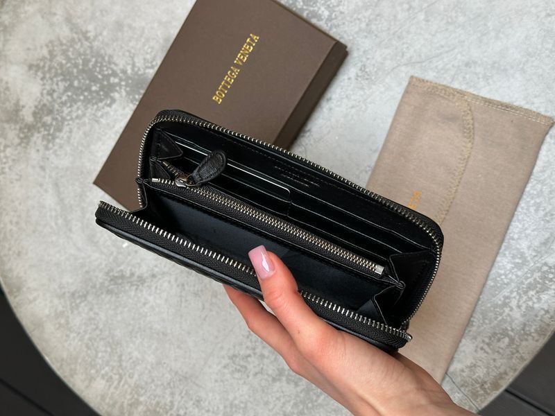 Гаманець Bottega Veneta Intrecciato Piccolo Zip із плетеної гладкої шкіри у чорному кольорі 8818404 фото