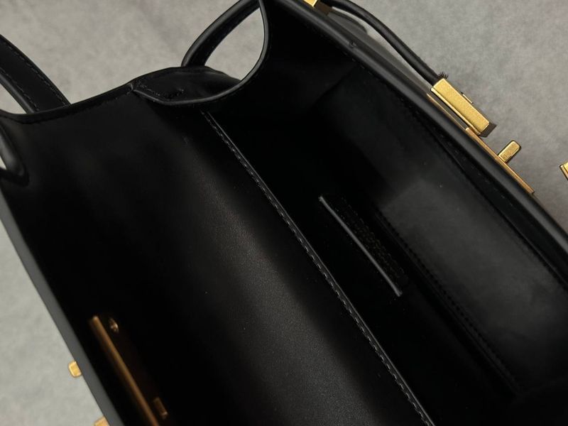 Saint Laurent Manhattan Medium Leather Shoulder Bag Black pr5120 фото