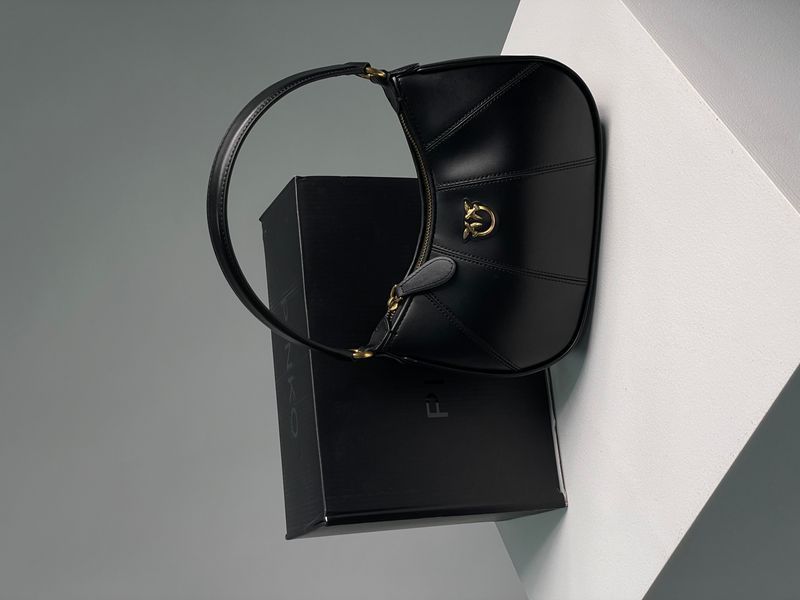 Pinko Hobo Bag Fine Grain Cow Leather Black 99310 фото