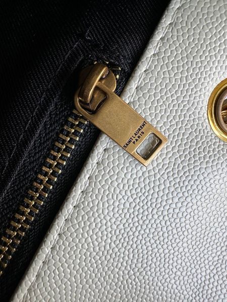 Saint Laurent Leather Envelope Chain Bag Milk pr5109 фото