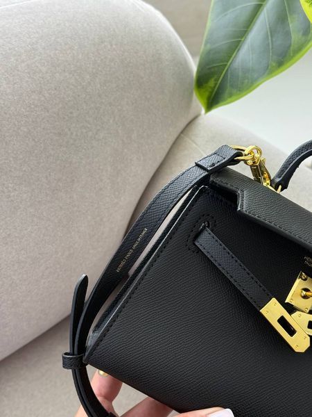 Herm&egrave;s Mini Kelly Black Gold Hardware Магнітна коробка H8212 фото