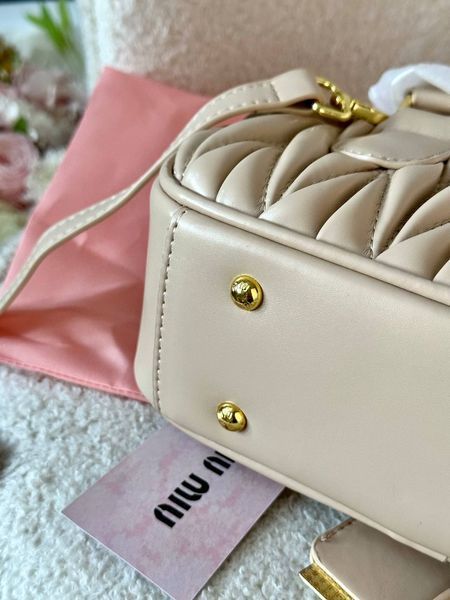 Miu MiuMatelass&eacute; Leather Arcadie Top-Handle Bag. cappuchino [ориг коробка] miu3503 фото