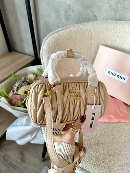 Miu MiuMatelass&eacute; Leather Arcadie Top-Handle Bag. cappuchino [ориг коробка] miu3503 фото