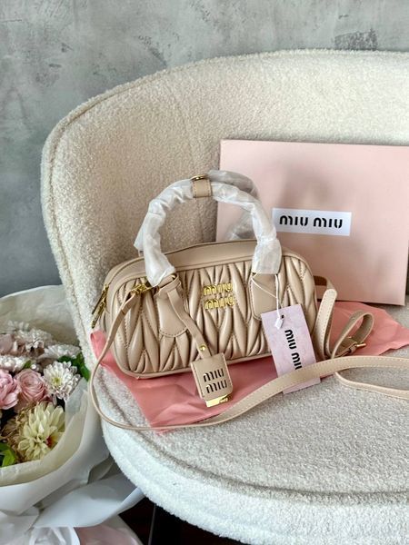 Miu MiuMatelass&eacute; Leather Arcadie Top-Handle Bag. cappuchino [ориг коробка] miu3503 фото