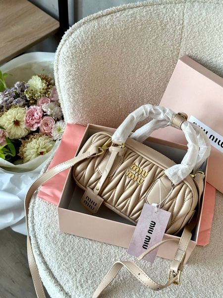Miu MiuMatelass&eacute; Leather Arcadie Top-Handle Bag. cappuchino [ориг коробка] miu3503 фото
