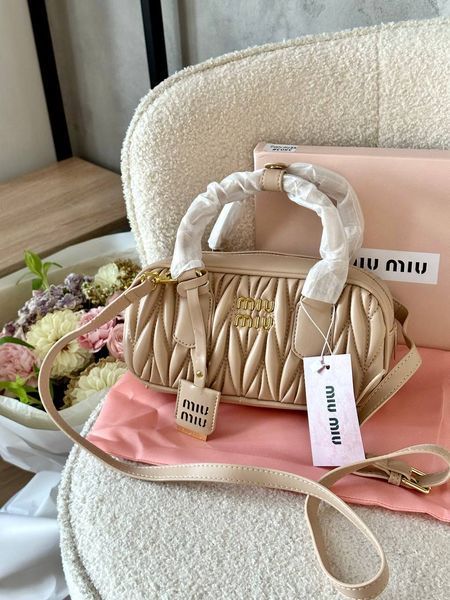 Miu MiuMatelass&eacute; Leather Arcadie Top-Handle Bag. cappuchino [ориг коробка] miu3503 фото
