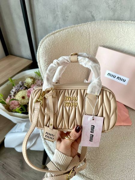 Miu MiuMatelass&eacute; Leather Arcadie Top-Handle Bag. cappuchino [ориг коробка] miu3503 фото
