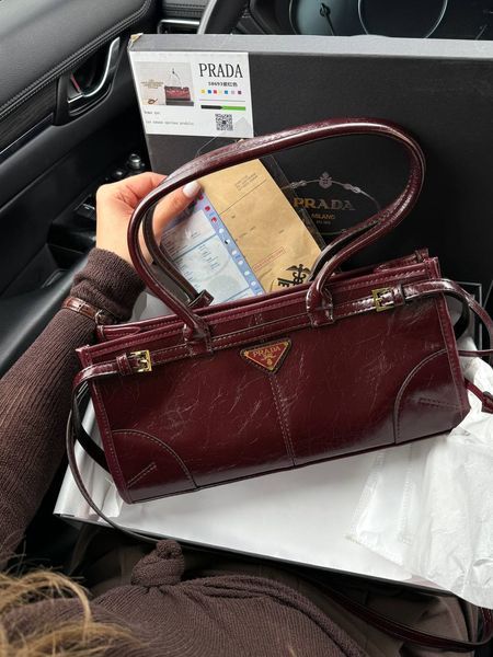 Prada Medium Leather Handbag Burgundy pr00116 фото