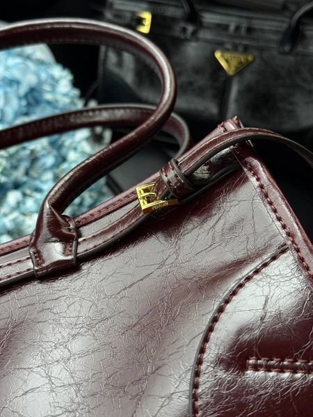 Prada Medium Leather Handbag Burgundy pr00116 фото