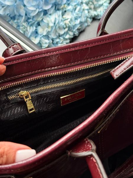 Prada Medium Leather Handbag Burgundy pr00116 фото