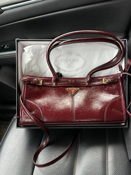 Prada Medium Leather Handbag Burgundy pr00116 фото