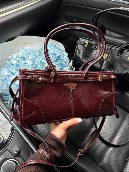 Prada Medium Leather Handbag Burgundy pr00116 фото