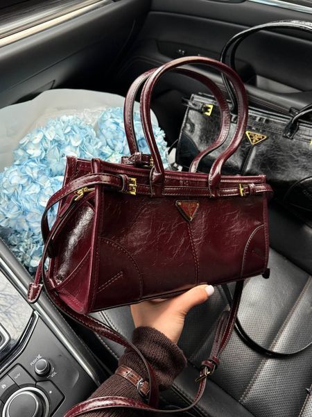 Prada Medium Leather Handbag Burgundy pr00116 фото
