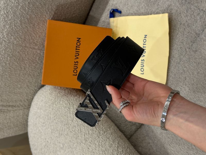 Louis Vuitton Shadow 40mm Belt Black/Silver &mdash; шкіряний ремінь із фірмовим тисненням  6617333 фото