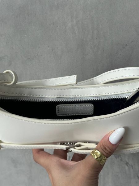 Jacquemus Le Bisou Ceinture Leather Shoulder Bag in WHITE J09903 фото