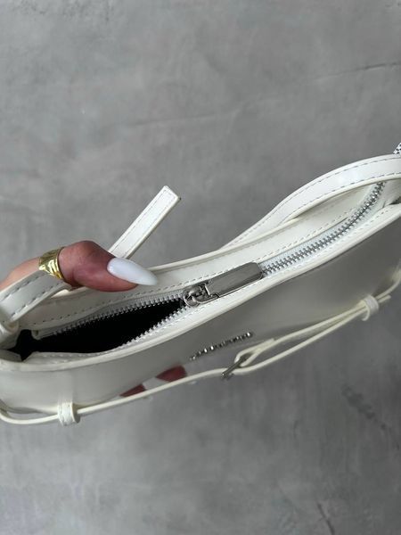Jacquemus Le Bisou Ceinture Leather Shoulder Bag in WHITE J09903 фото