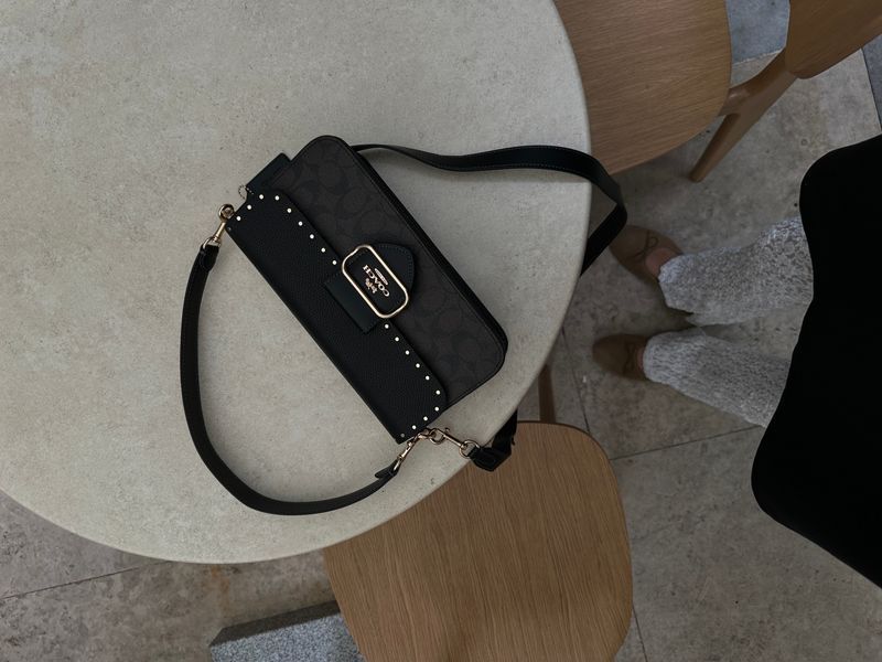 Morgan Crossbody In Colorblock Signature Canvas With Rivets pr23334 фото