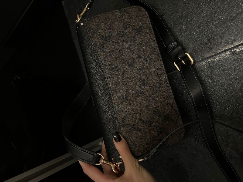 Morgan Crossbody In Colorblock Signature Canvas With Rivets pr23334 фото