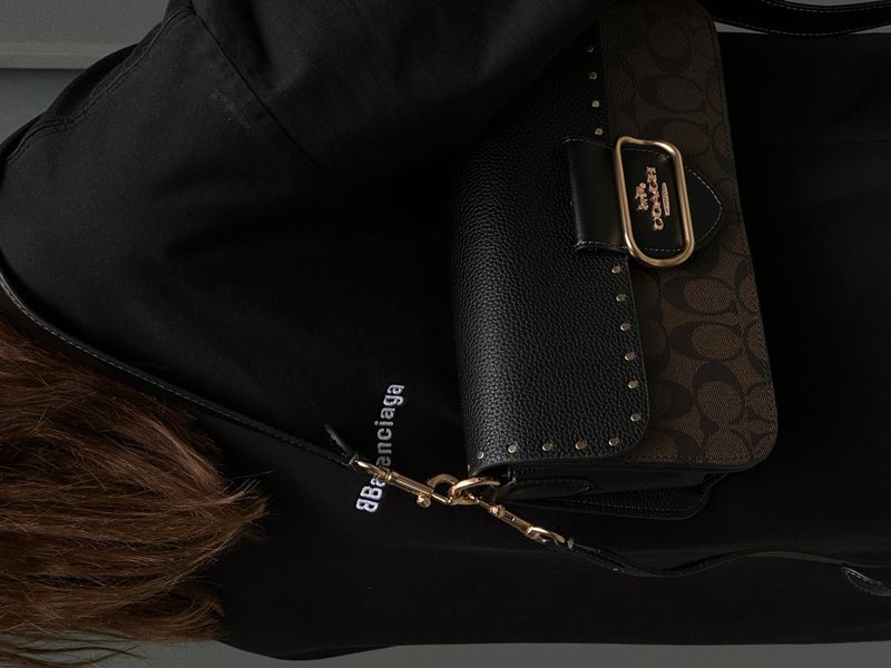 Morgan Crossbody In Colorblock Signature Canvas With Rivets pr23334 фото