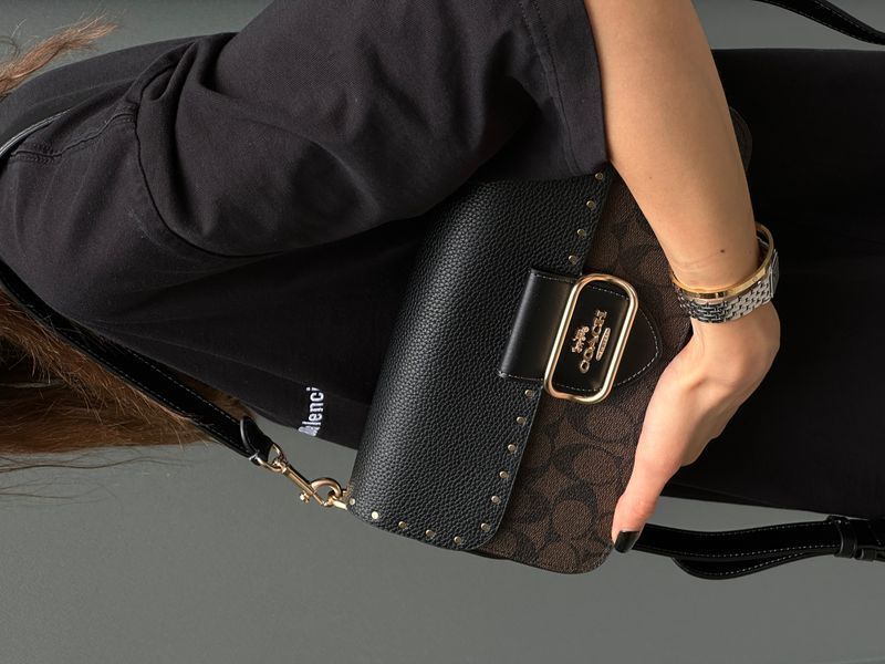 Morgan Crossbody In Colorblock Signature Canvas With Rivets pr23334 фото