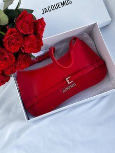 Jacquemus Le Bisou Ceinture Leather Shoulder Bag in Red J09902 фото