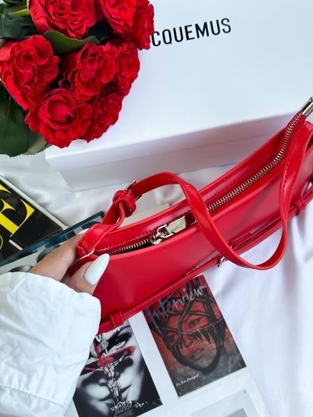 Jacquemus Le Bisou Ceinture Leather Shoulder Bag in Red J09902 фото