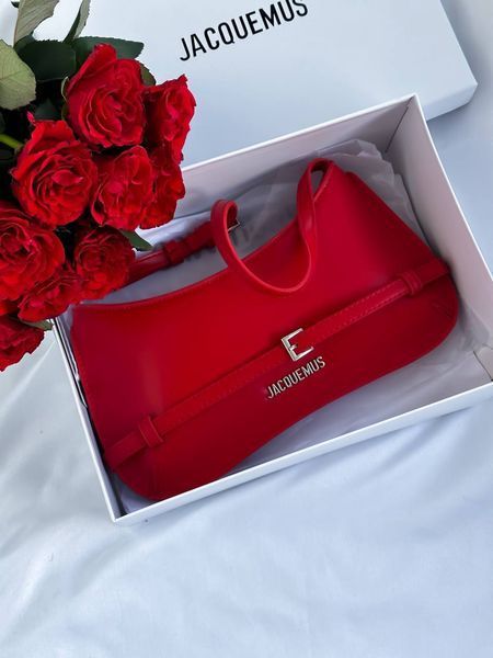 Jacquemus Le Bisou Ceinture Leather Shoulder Bag in Red J09902 фото