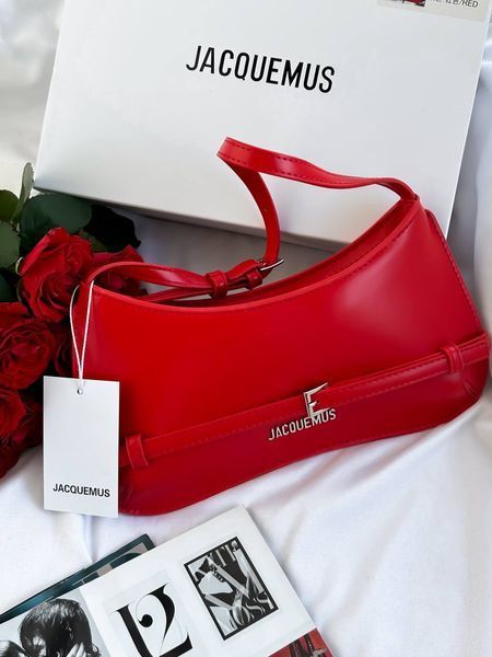 Jacquemus Le Bisou Ceinture Leather Shoulder Bag in Red J09902 фото