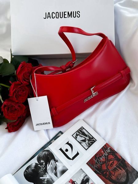 Jacquemus Le Bisou Ceinture Leather Shoulder Bag in Red J09902 фото