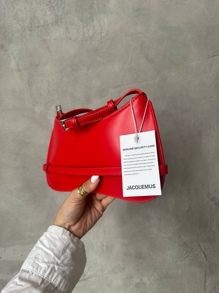 Jacquemus Le Bisou Ceinture Leather Shoulder Bag in Red J09902 фото