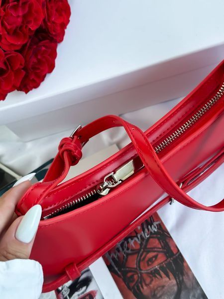 Jacquemus Le Bisou Ceinture Leather Shoulder Bag in Red J09902 фото