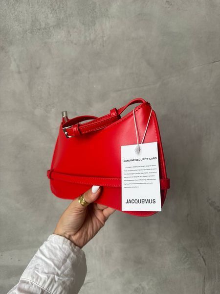 Jacquemus Le Bisou Ceinture Leather Shoulder Bag in Red J09902 фото