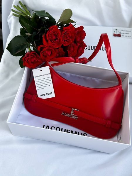 Jacquemus Le Bisou Ceinture Leather Shoulder Bag in Red J09902 фото