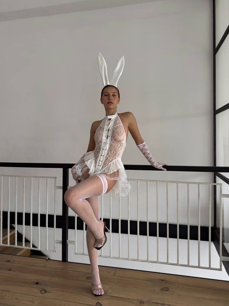 Ніжний білий мереживний боді у стилі bunny DO3956 фото