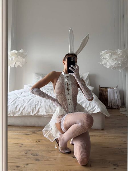 Ніжний білий мереживний боді у стилі bunny DO3956 фото