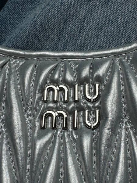 Miu Miu Wander Matelass&eacute; Hobo Bag. [оригінальна брендована коробка] miu2449 фото