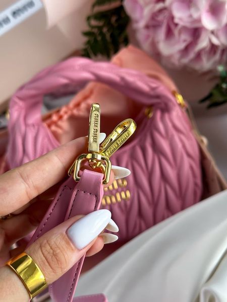 Miu Miu Wander Matelass&eacute; Nappa Leather Mini Hobo Bag Pink [оригінальна брендована коробка] miu2440 фото