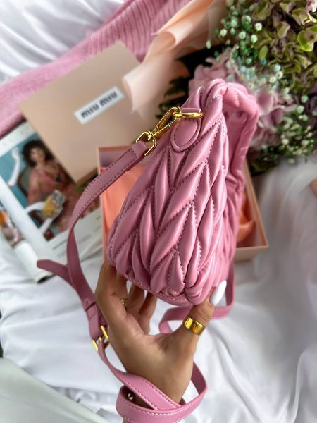 Miu Miu Wander Matelass&eacute; Nappa Leather Mini Hobo Bag Pink [оригінальна брендована коробка] miu2440 фото