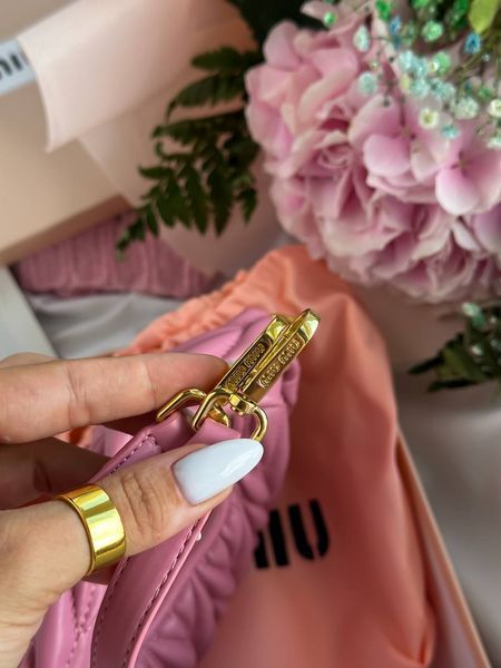 Miu Miu Wander Matelass&eacute; Nappa Leather Mini Hobo Bag Pink [оригінальна брендована коробка] miu2440 фото