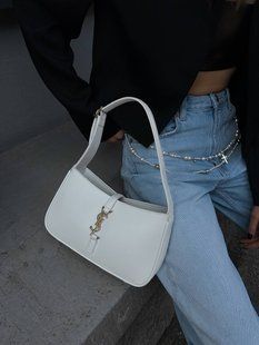 Saint Laurent Hobo Le 5 A 7 Leather Shoulder Bag in White pr00391 фото