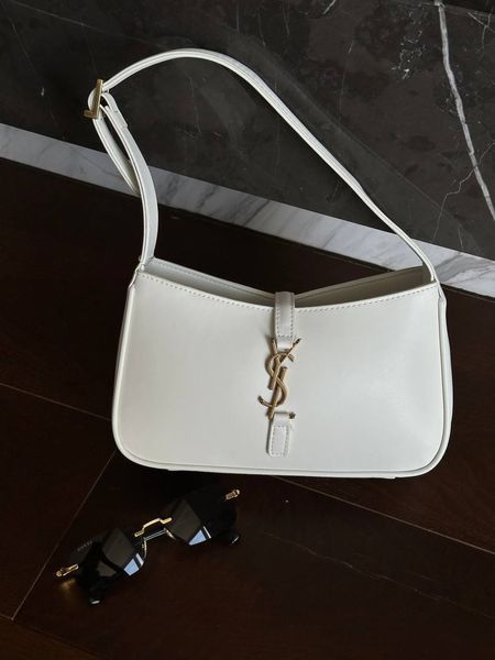 Saint Laurent Hobo Le 5 A 7 Leather Shoulder Bag in White pr00391 фото