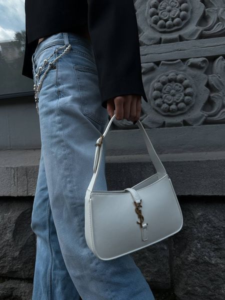 Saint Laurent Hobo Le 5 A 7 Leather Shoulder Bag in White pr00391 фото