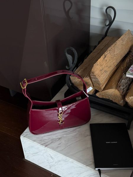 Saint Laurent Hobo Le 5 A 7 Leather Shoulder Bag in Red pr0039 фото