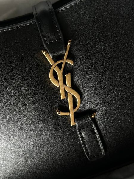 Saint Laurent Hobo Le 5 A 7 Leather Shoulder Bag in Black/Gold pr0031 фото