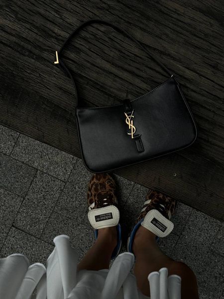 Saint Laurent Hobo Le 5 A 7 Leather Shoulder Bag in Black/Gold pr0031 фото