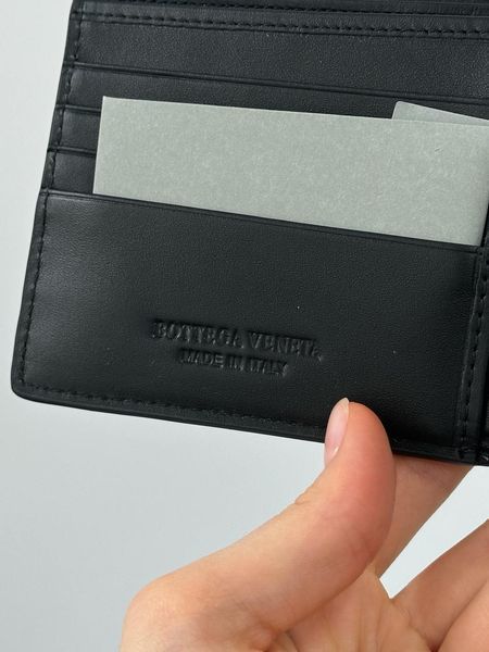 Bottega Veneta Intrecciato &mdash; шкіряний гаманець Bi-Fold Black 8819052 фото