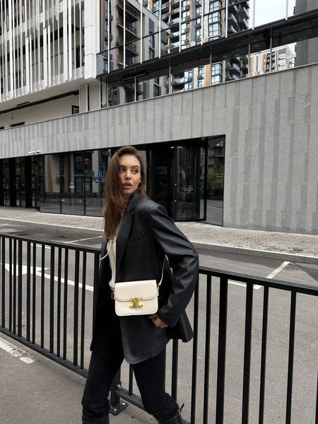 Celine Teen Triomphe Bag in Shiny Calfskin MILK PREMIUM [оригінальна коробка] pr0011 фото